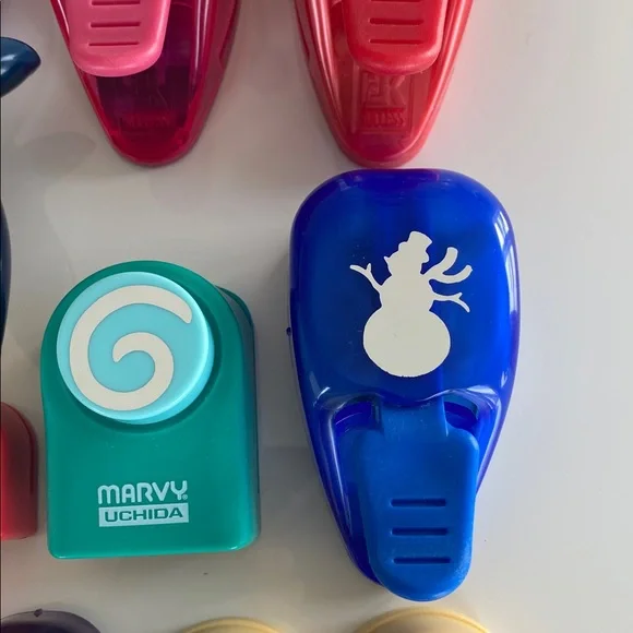 13x Craft Paper Punchers - Fiskars, Marvy Uchida - Picture 5 of 7